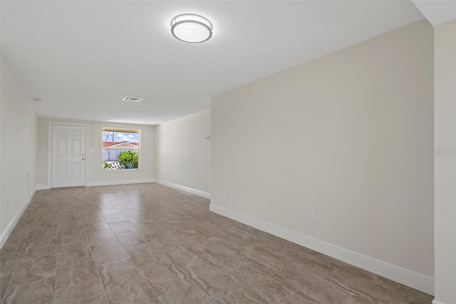 Listing photo id 10 for 4937 Dory Drive