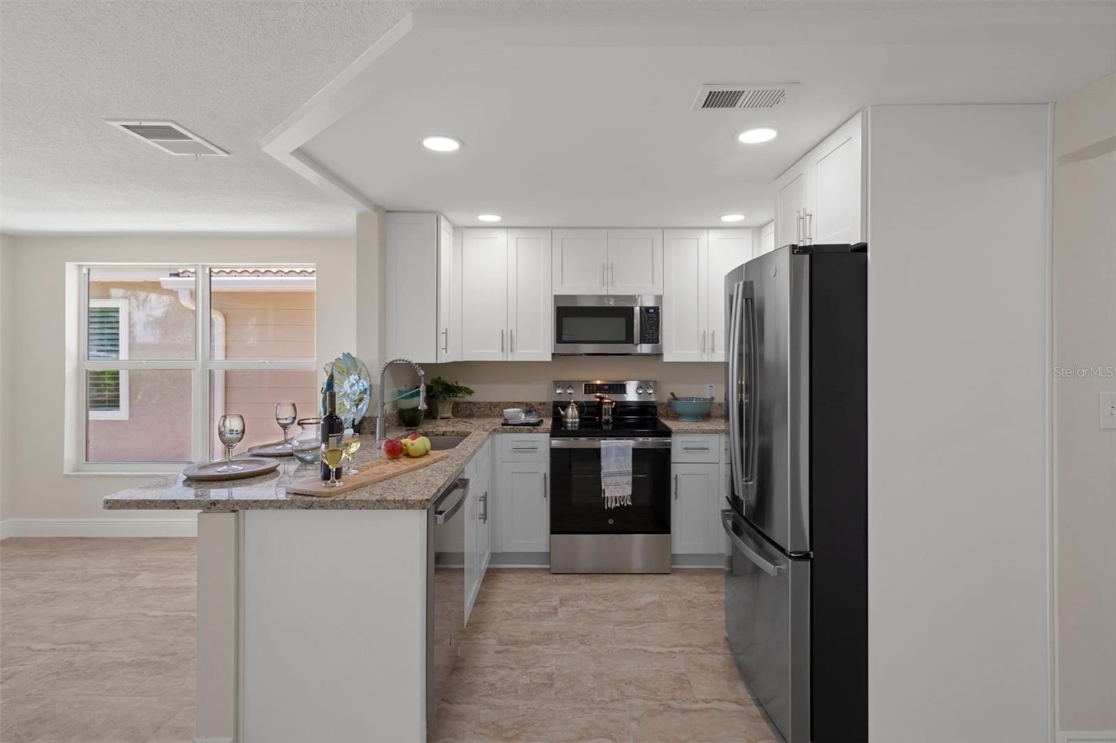 Listing photo id 11 for 4937 Dory Drive