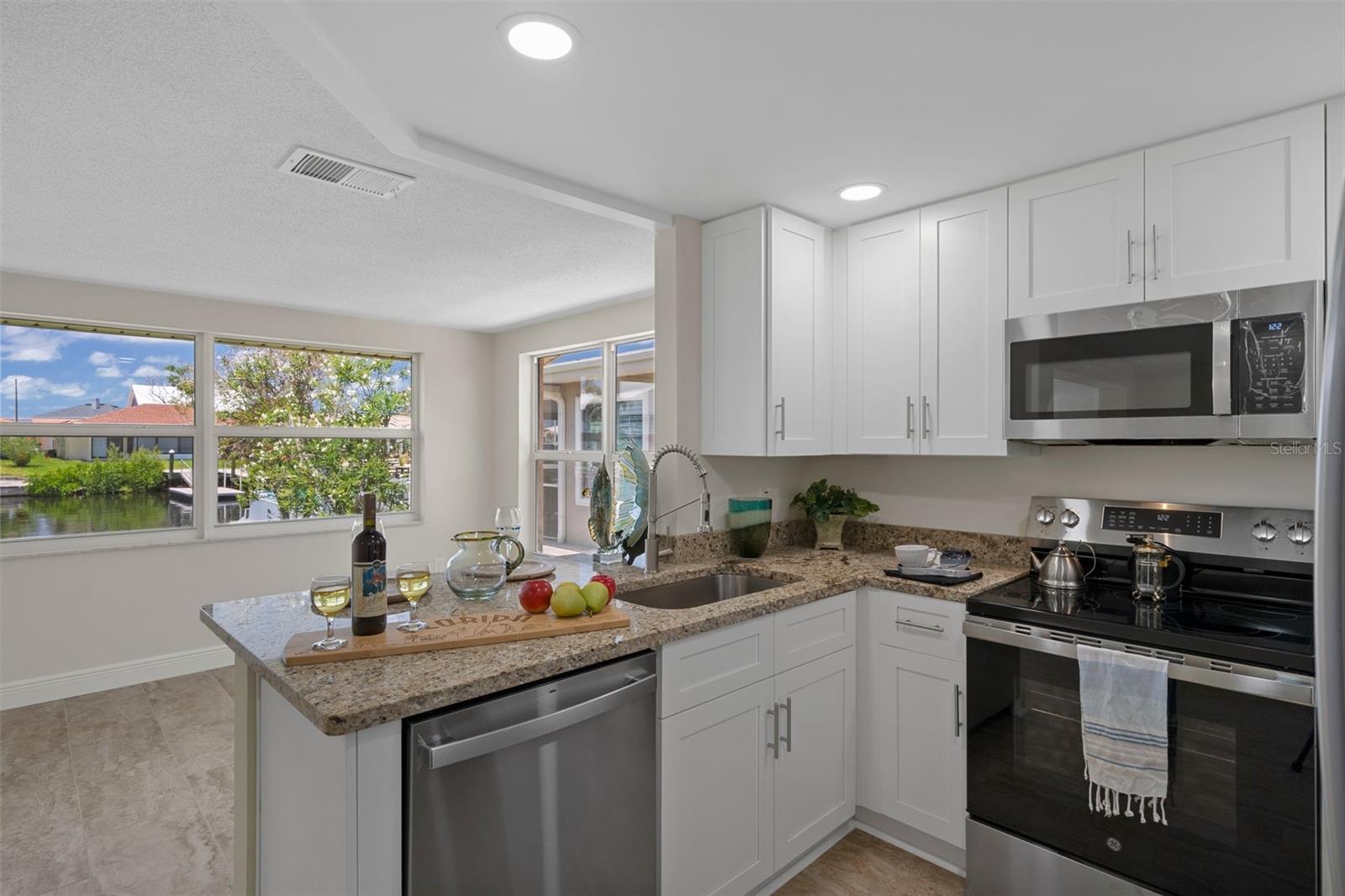Listing photo id 16 for 4937 Dory Drive