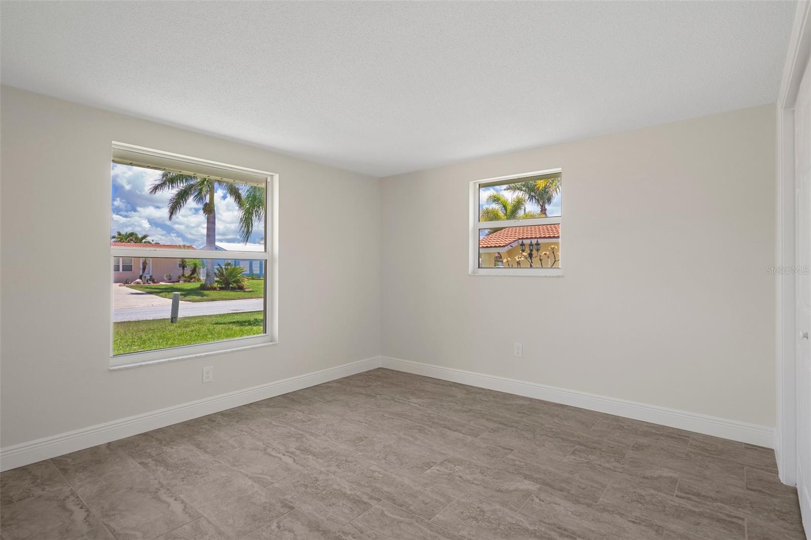 Listing photo id 26 for 4937 Dory Drive