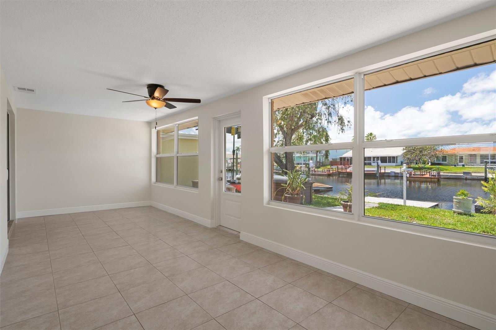 Listing photo id 31 for 4937 Dory Drive