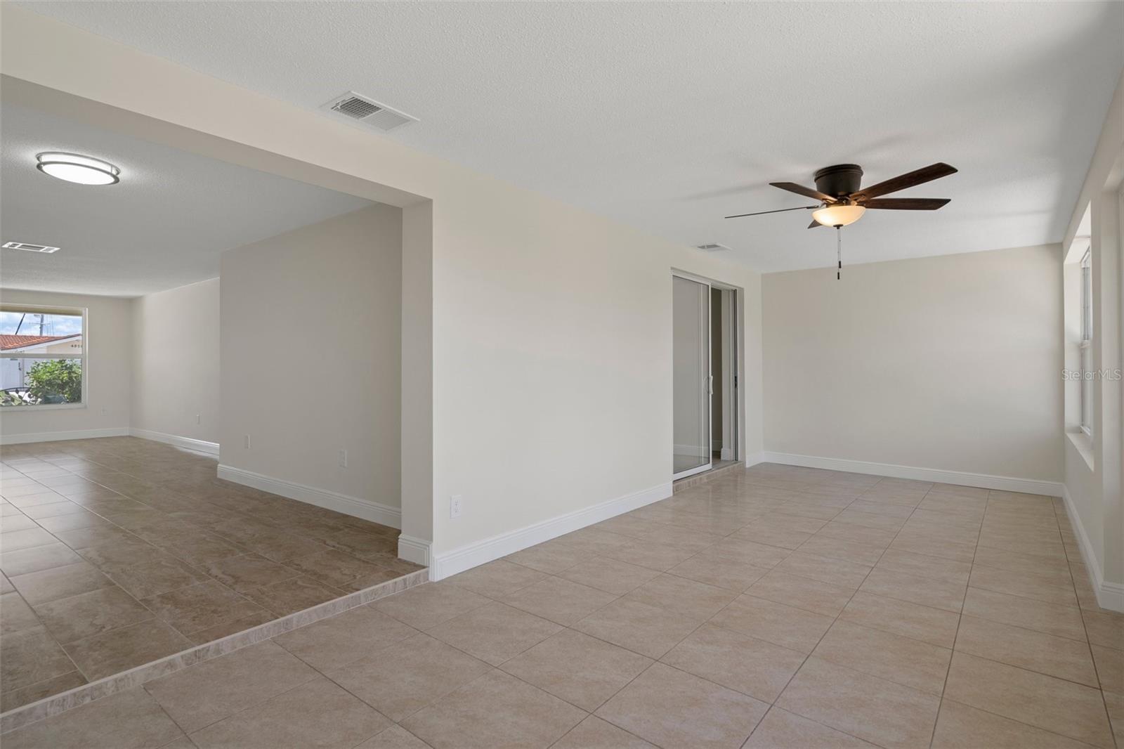 Listing photo id 33 for 4937 Dory Drive