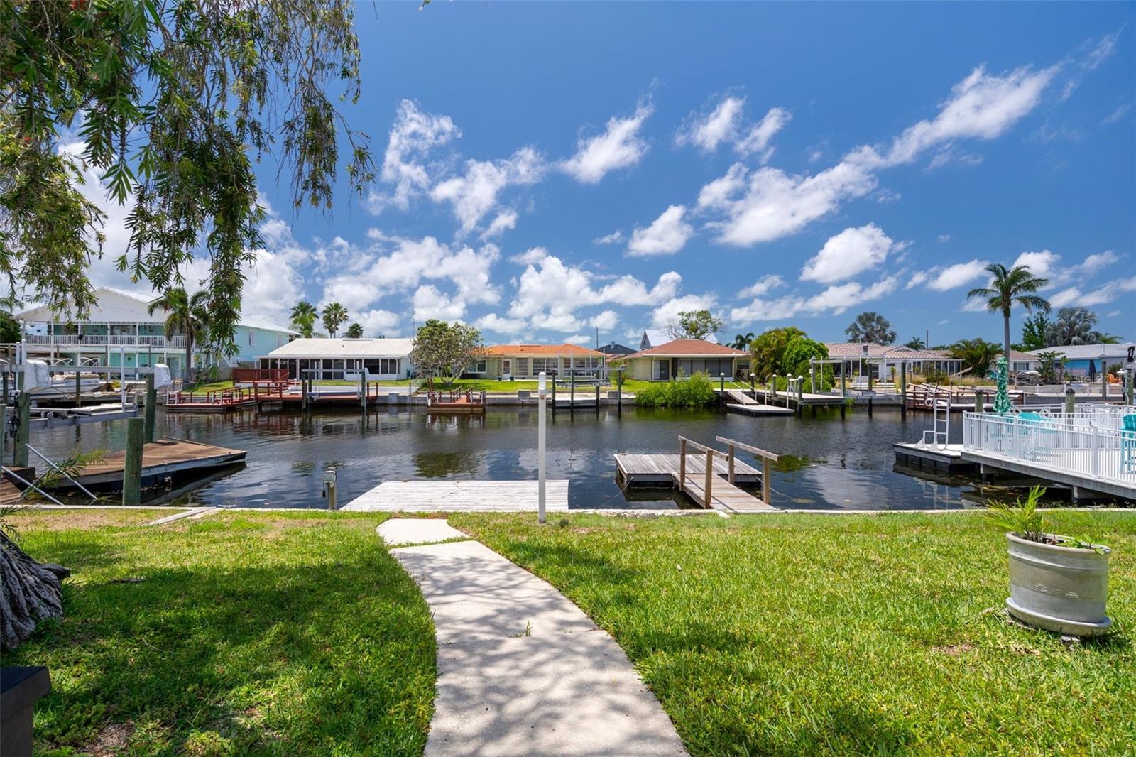 Listing photo id 37 for 4937 Dory Drive