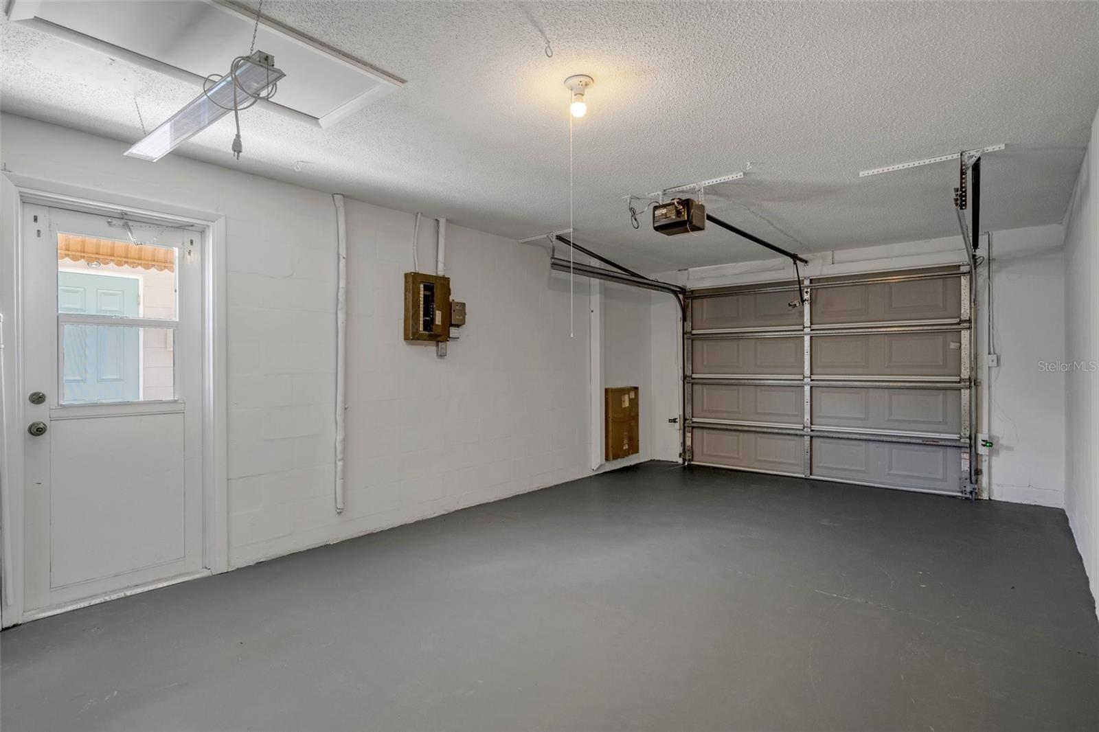 Listing photo id 41 for 4937 Dory Drive