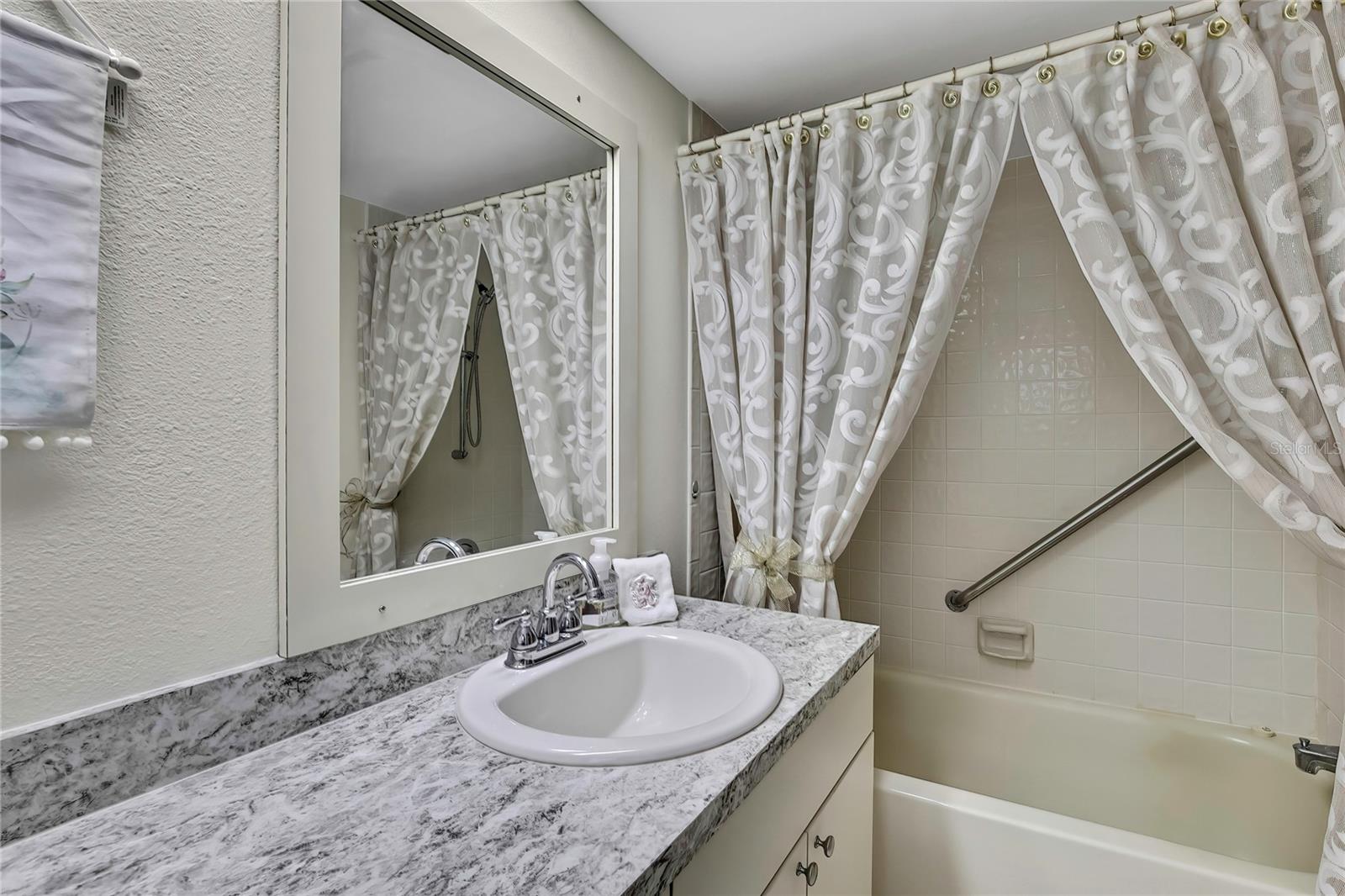 Image 15 of 58 For 12722 Oak Tree Drive