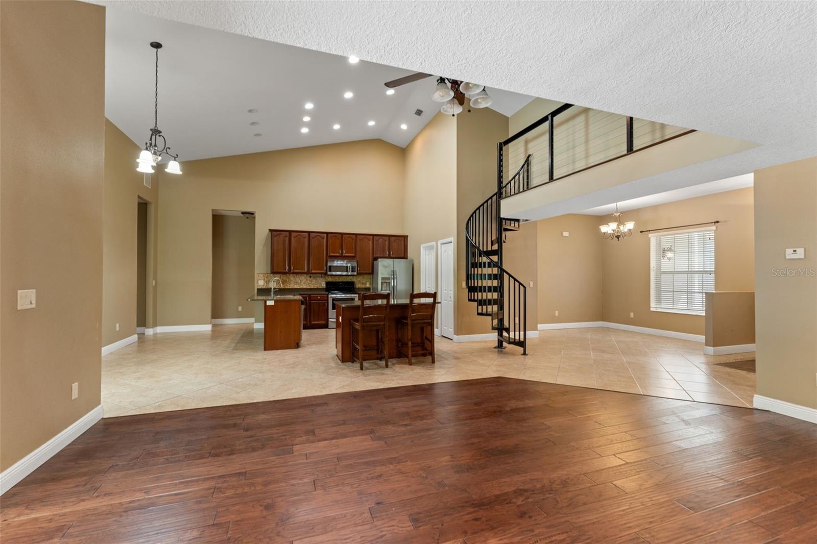 Image 11 of 43 For 5487 Valley View Drive
