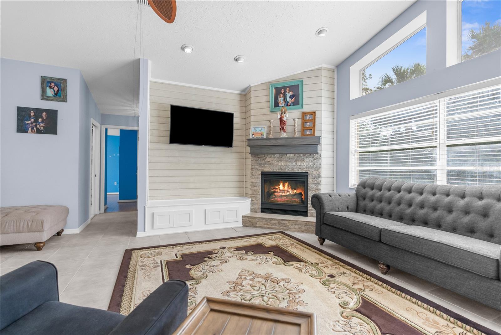 Listing photo id 9 for 18242 Autumn Lake Boulevard