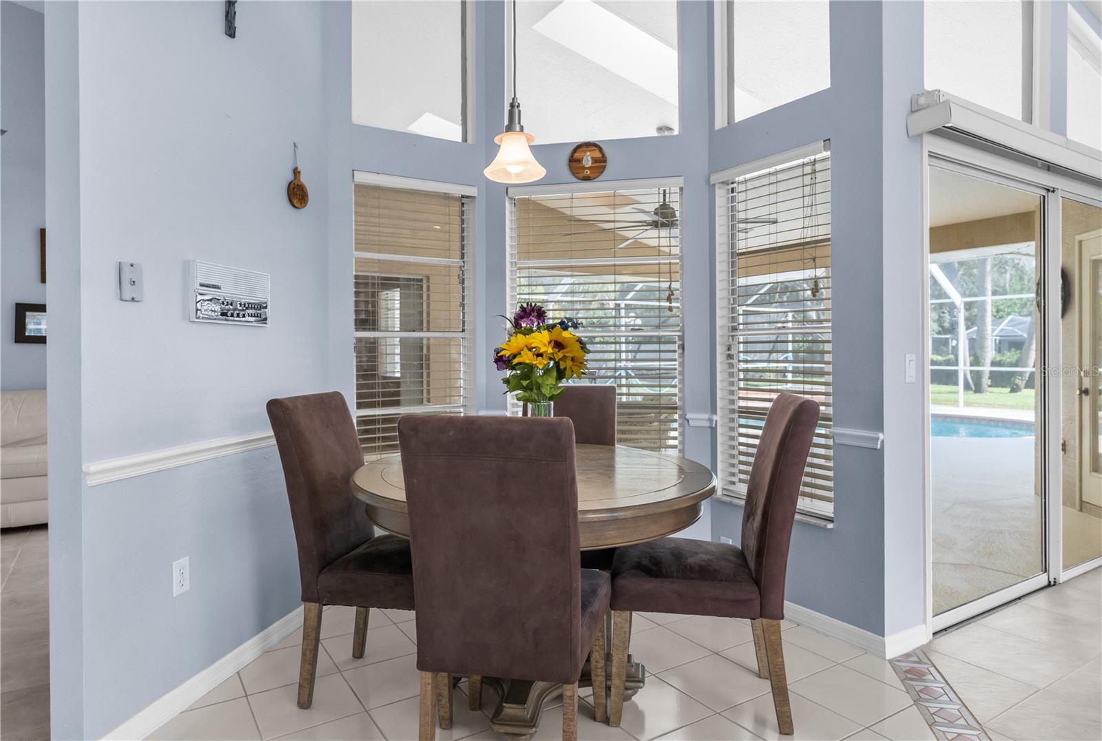 Listing photo id 12 for 18242 Autumn Lake Boulevard
