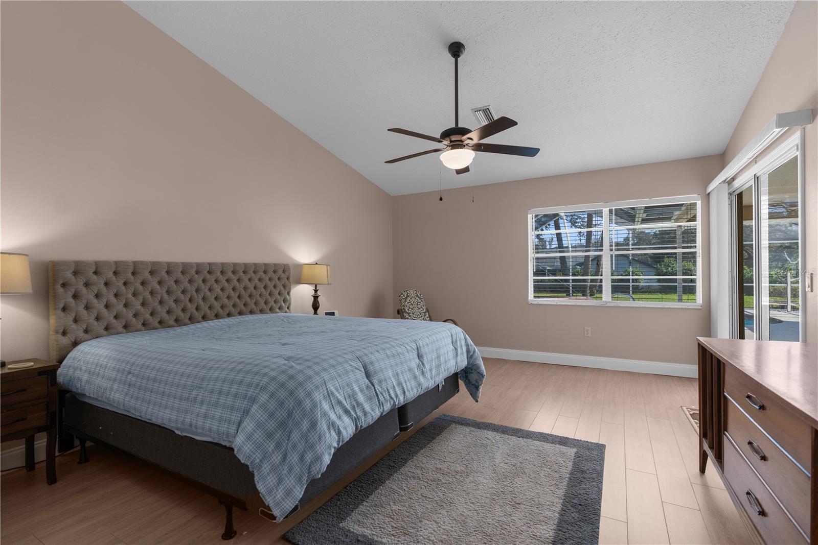 Listing photo id 13 for 18242 Autumn Lake Boulevard