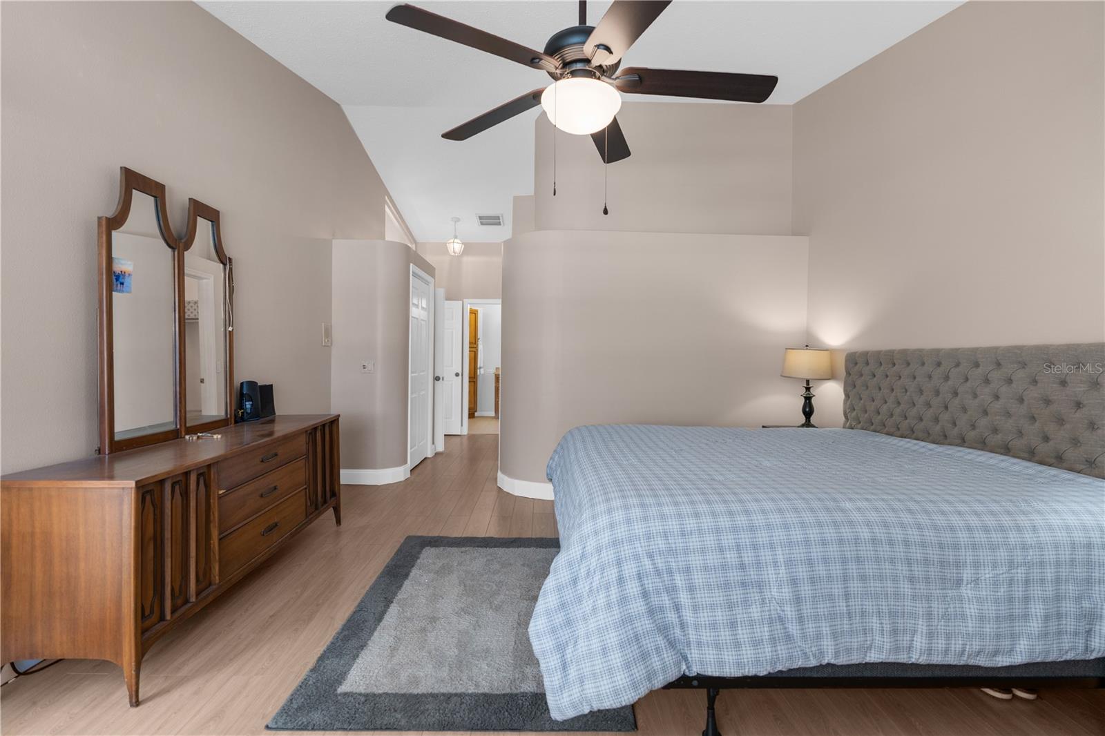 Listing photo id 14 for 18242 Autumn Lake Boulevard