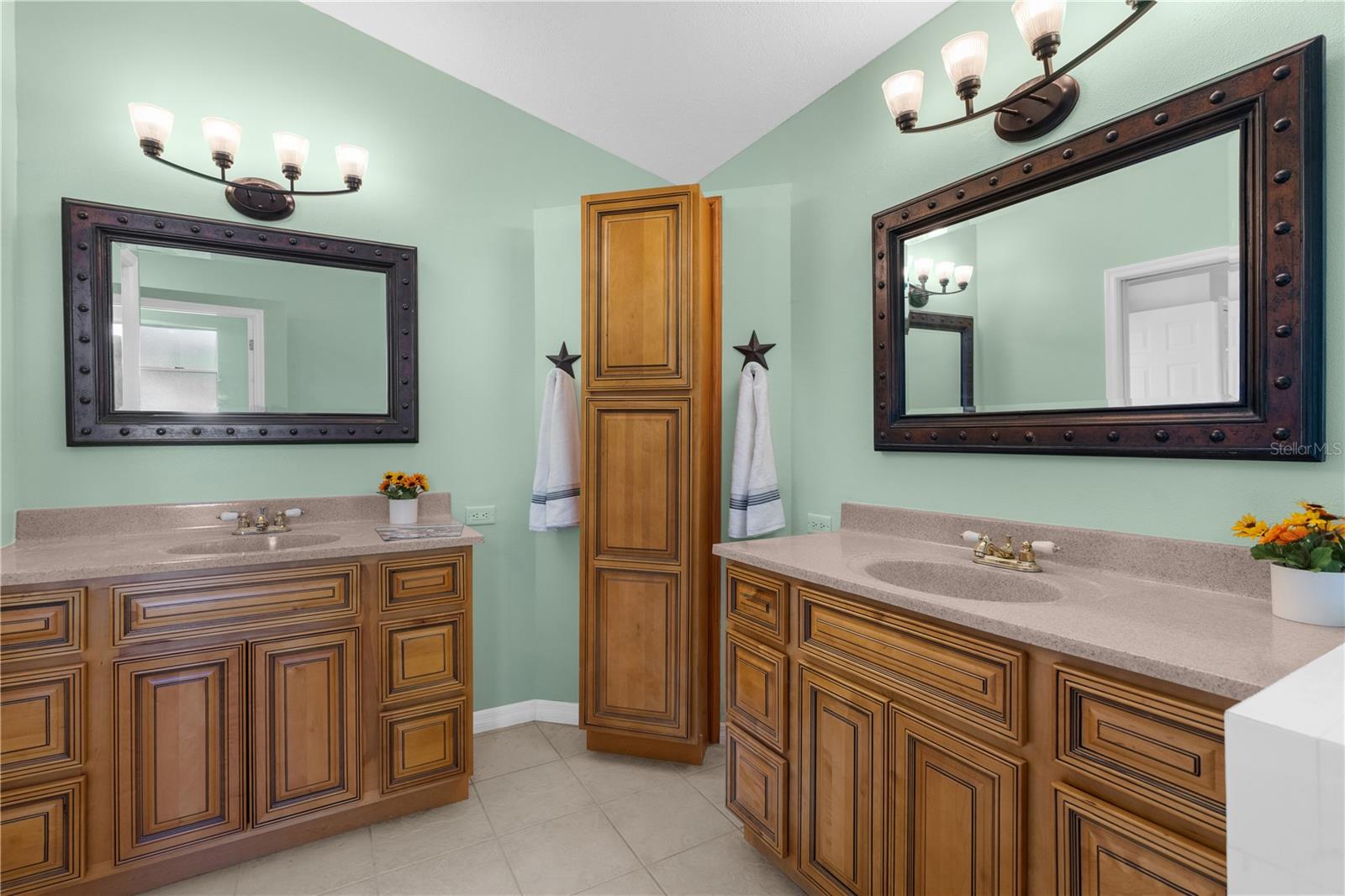 Listing photo id 16 for 18242 Autumn Lake Boulevard