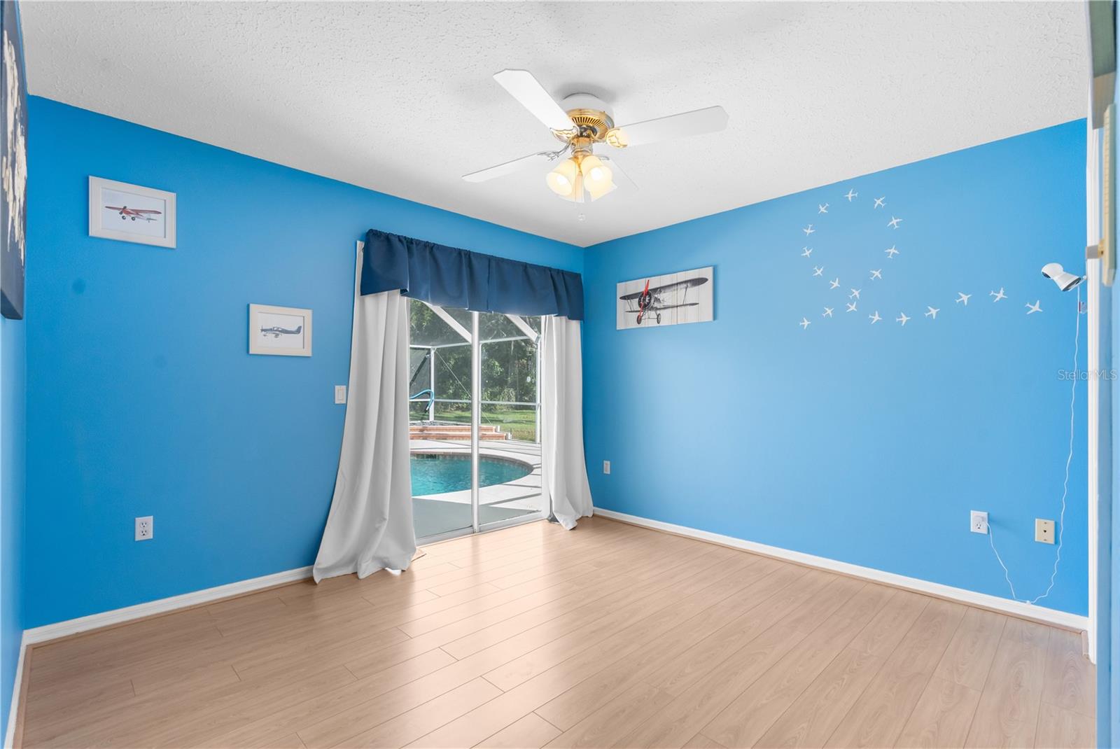 Listing photo id 20 for 18242 Autumn Lake Boulevard