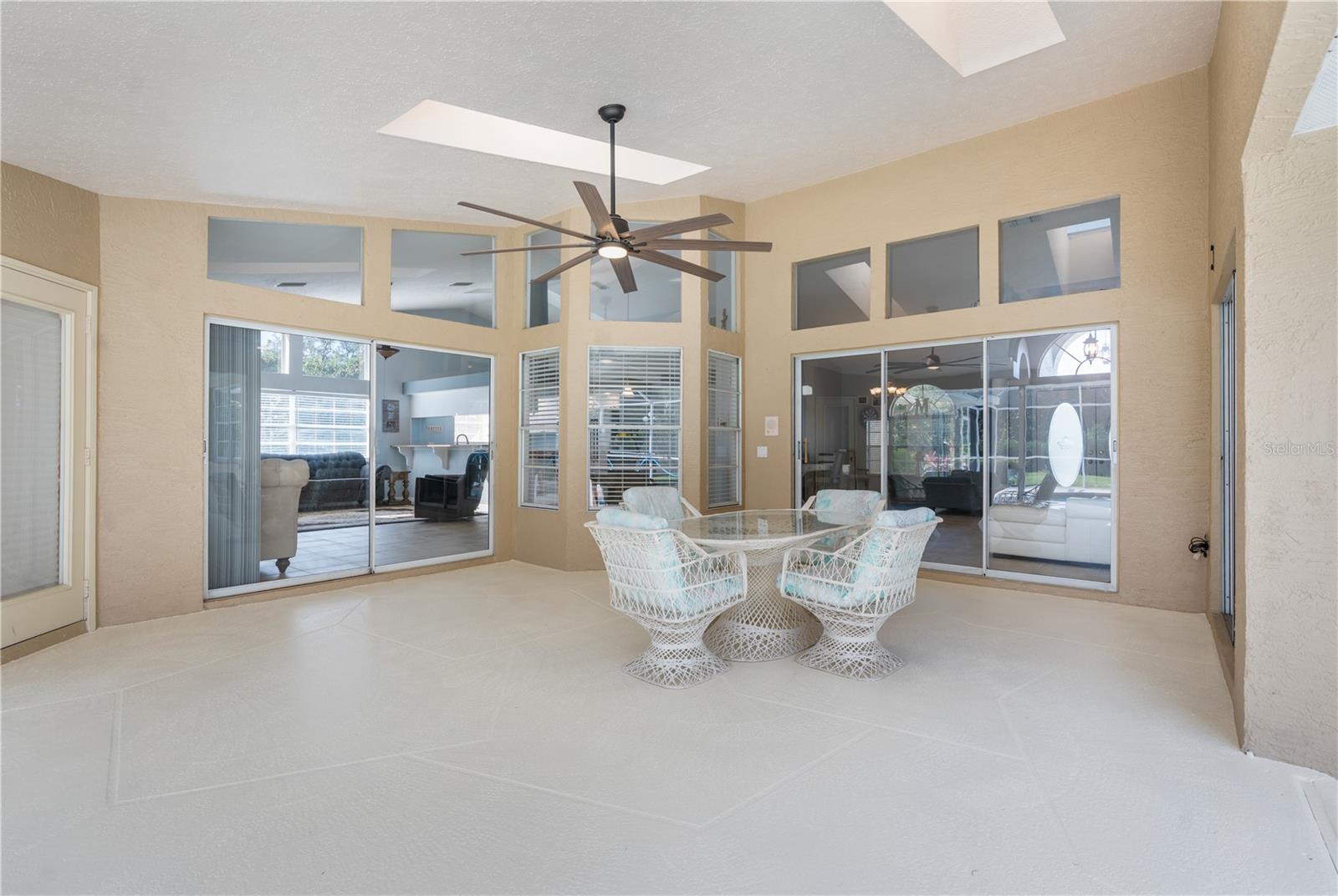 Listing photo id 21 for 18242 Autumn Lake Boulevard