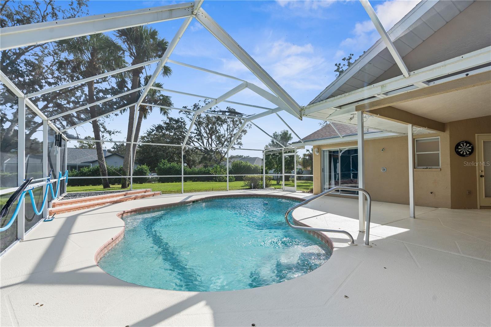 Listing photo id 24 for 18242 Autumn Lake Boulevard