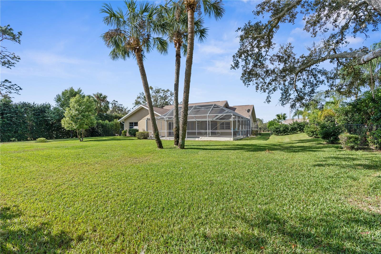 Listing photo id 28 for 18242 Autumn Lake Boulevard