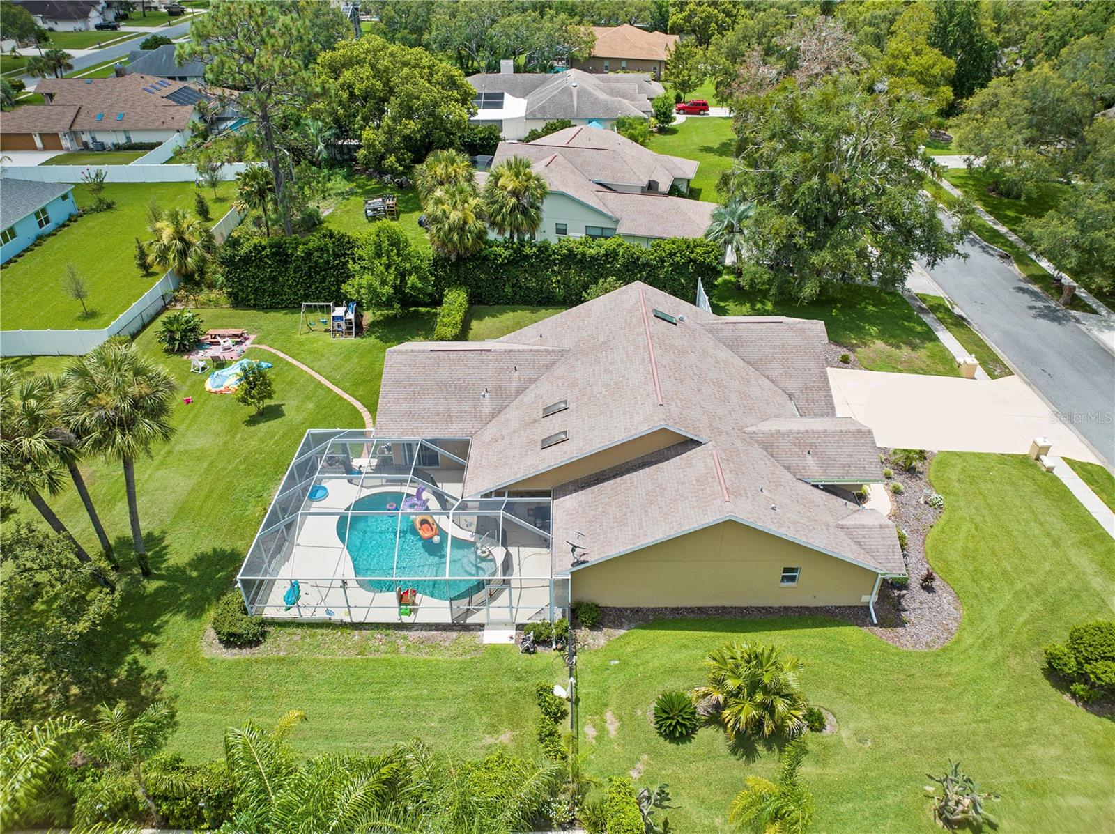 Listing photo id 34 for 18242 Autumn Lake Boulevard