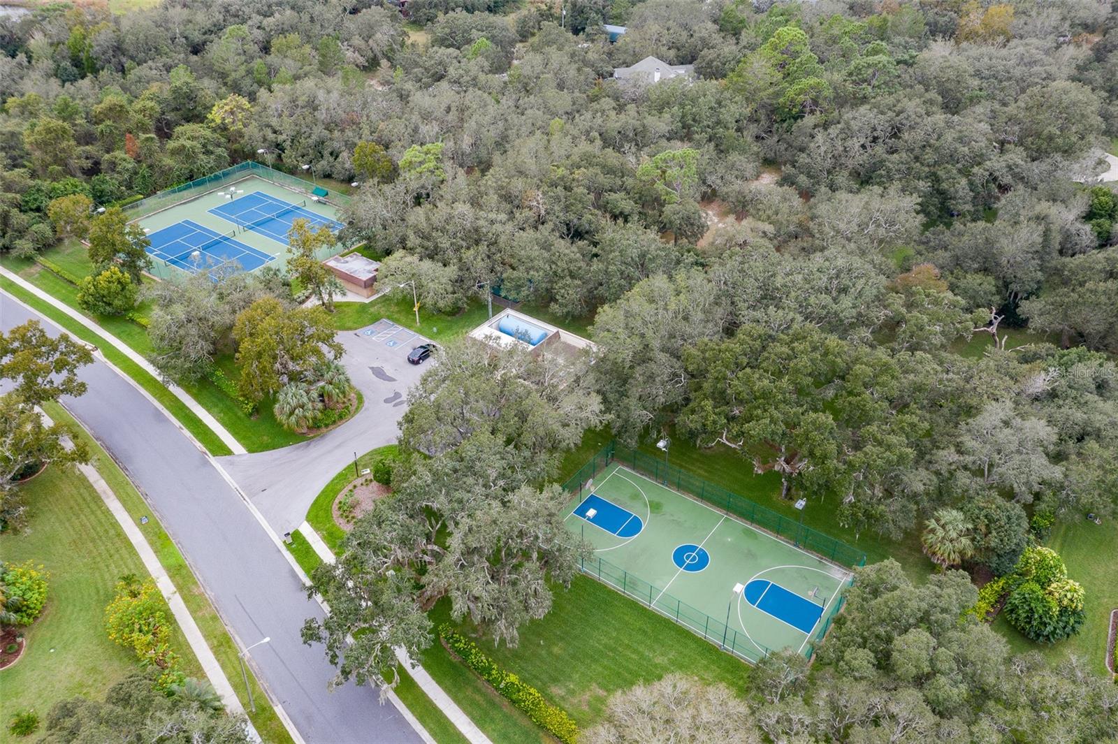 Listing photo id 37 for 18242 Autumn Lake Boulevard
