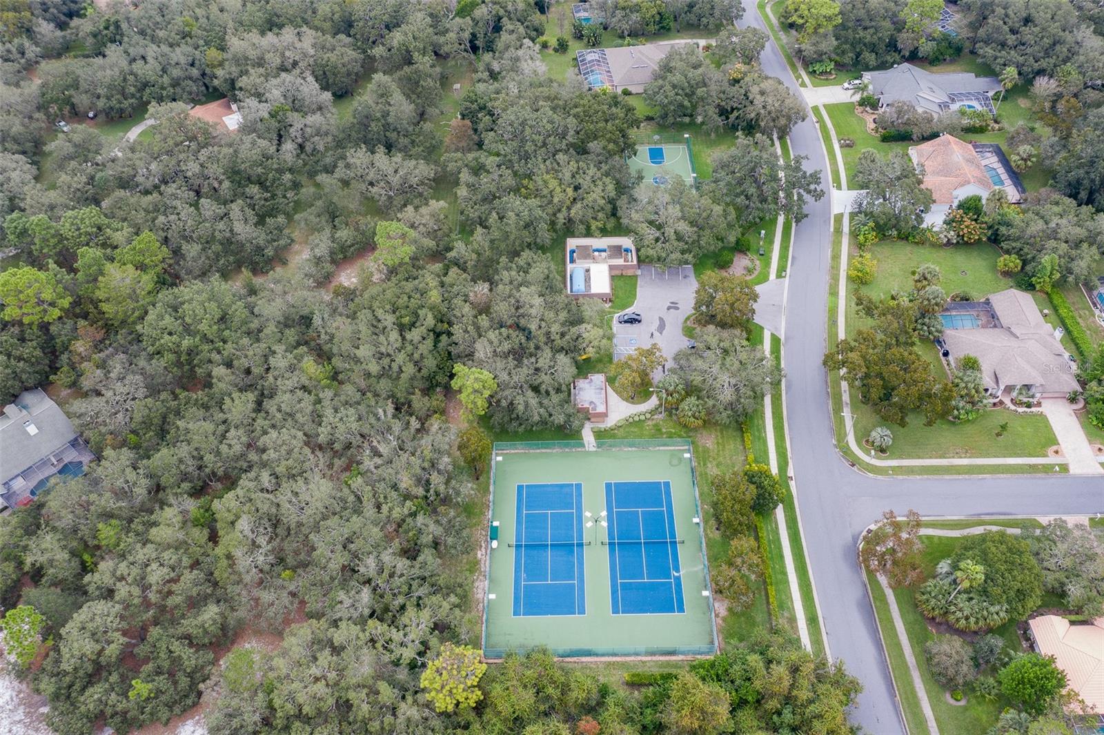 Listing photo id 41 for 18242 Autumn Lake Boulevard