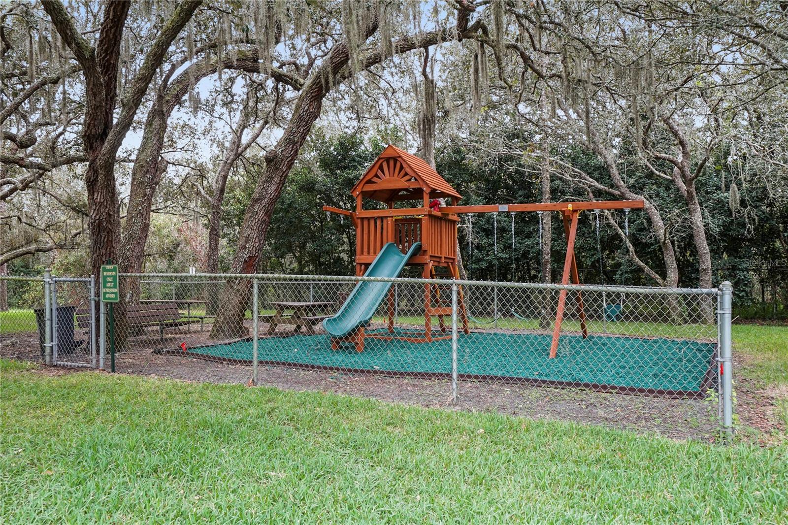 Listing photo id 44 for 18242 Autumn Lake Boulevard
