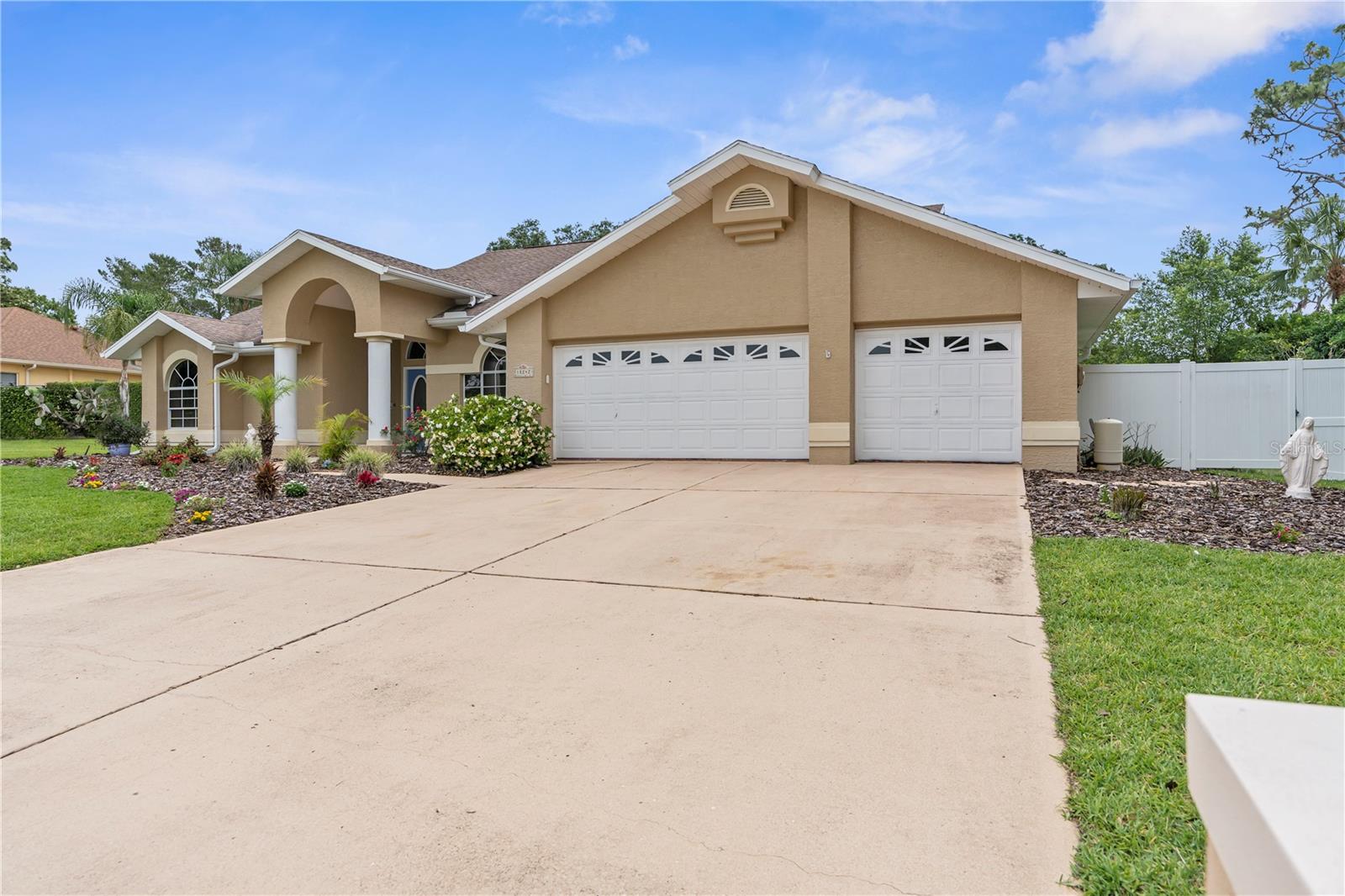 Listing photo id 50 for 18242 Autumn Lake Boulevard