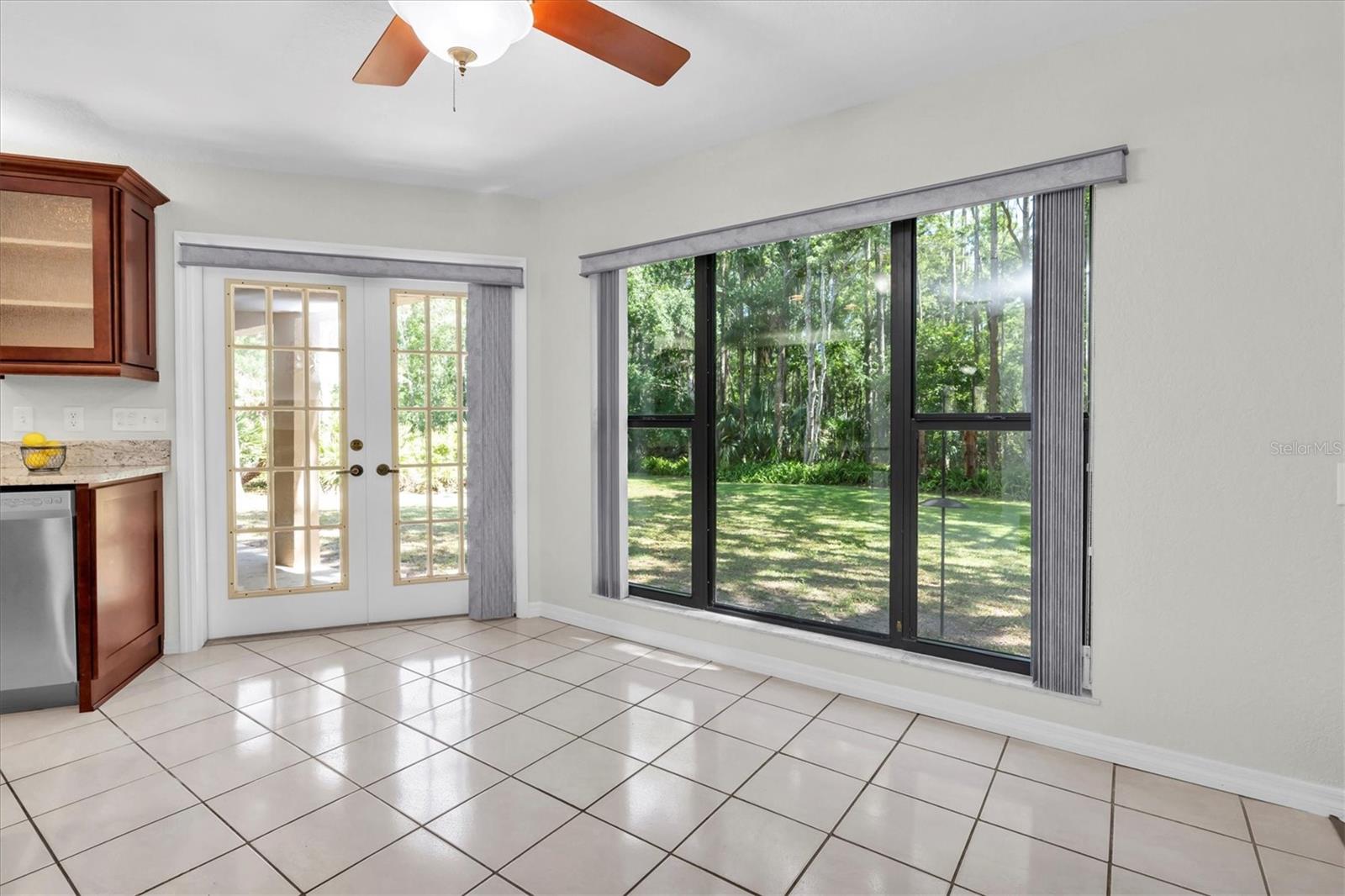 Listing photo id 9 for 6454 Summerfield Loop