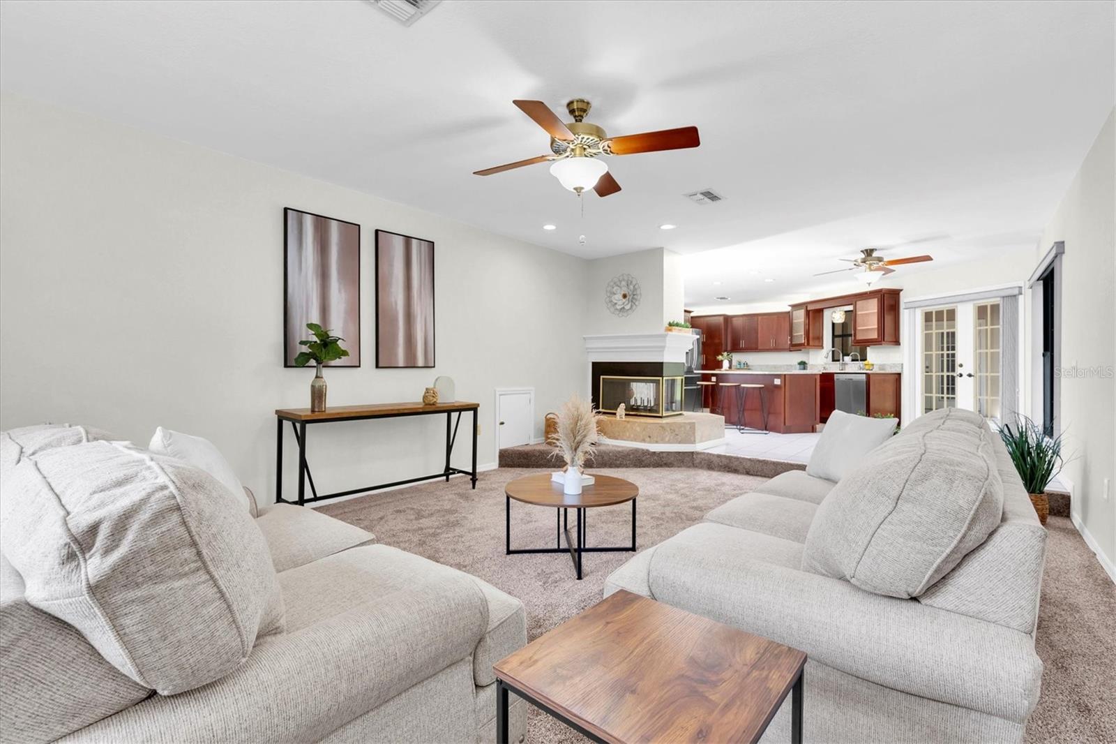 Listing photo id 13 for 6454 Summerfield Loop