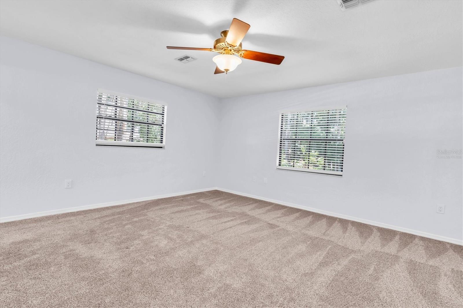 Listing photo id 19 for 6454 Summerfield Loop