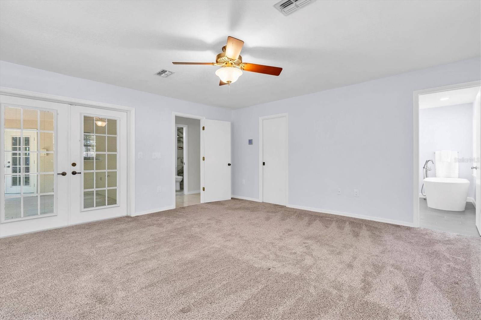Listing photo id 21 for 6454 Summerfield Loop