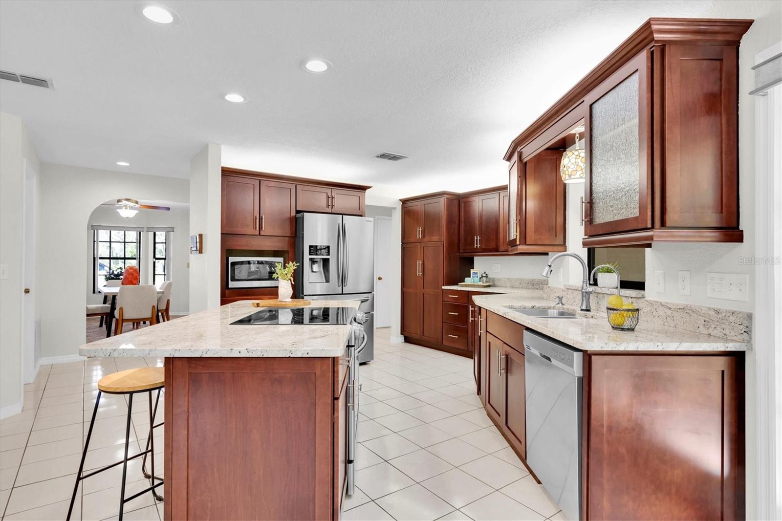 Listing photo id 1 for 6454 Summerfield Loop