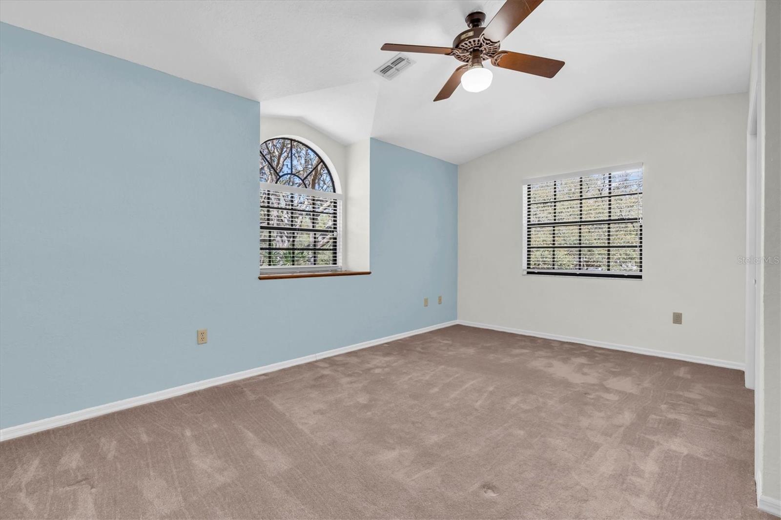 Listing photo id 28 for 6454 Summerfield Loop