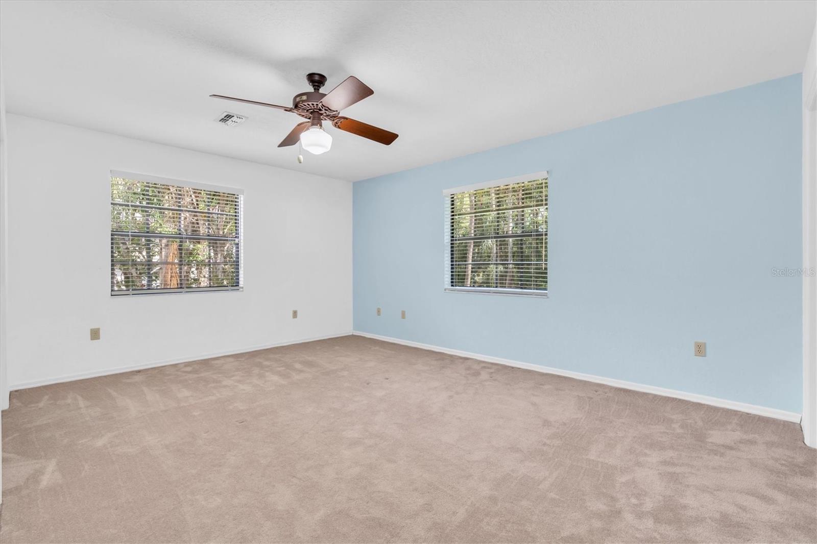 Listing photo id 30 for 6454 Summerfield Loop