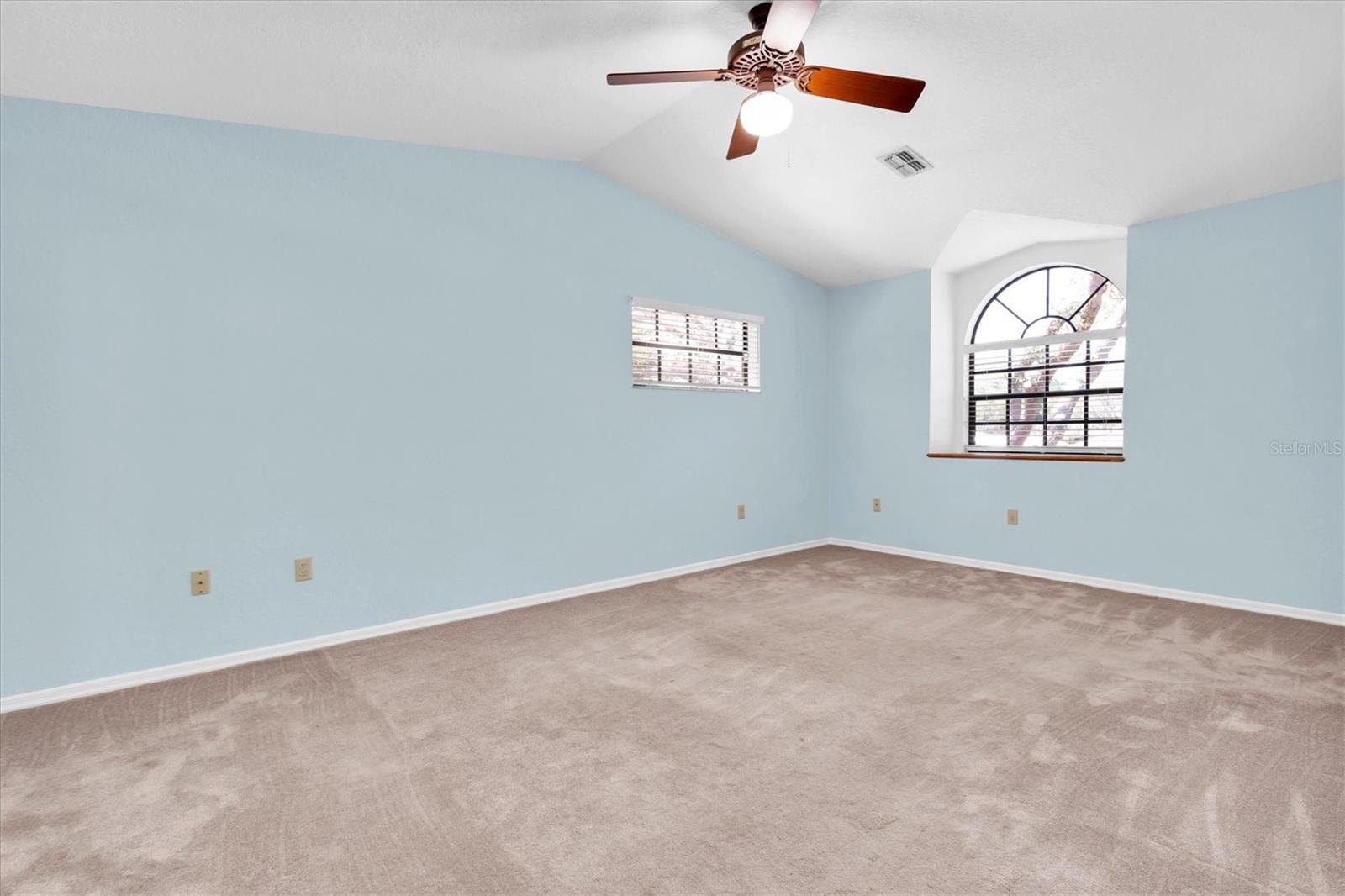 Listing photo id 32 for 6454 Summerfield Loop