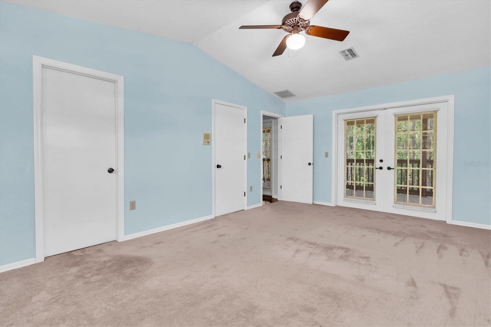 Listing photo id 33 for 6454 Summerfield Loop