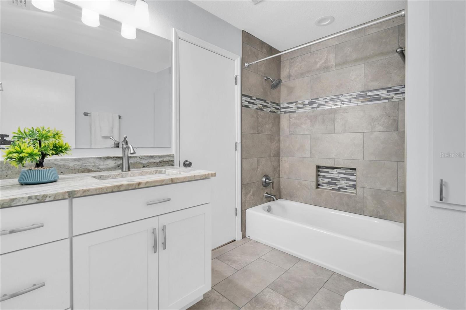 Listing photo id 34 for 6454 Summerfield Loop