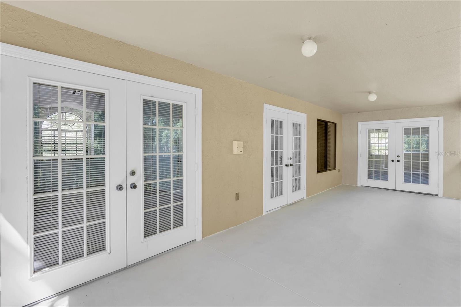 Listing photo id 35 for 6454 Summerfield Loop
