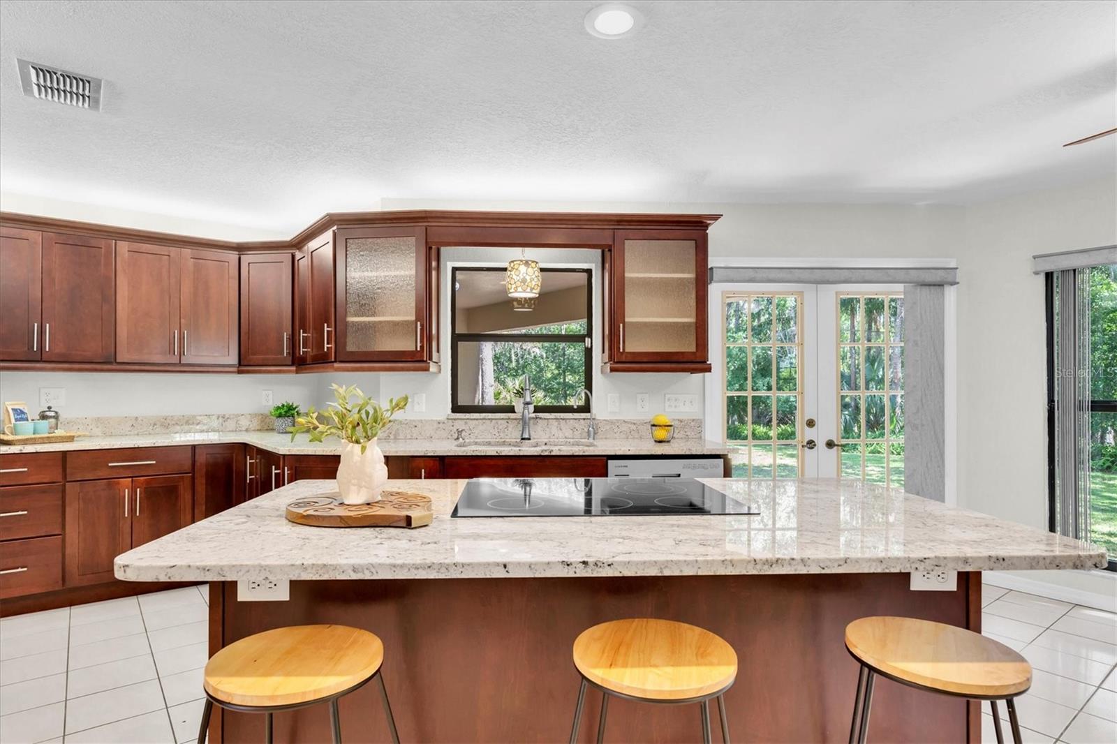 Listing photo id 5 for 6454 Summerfield Loop
