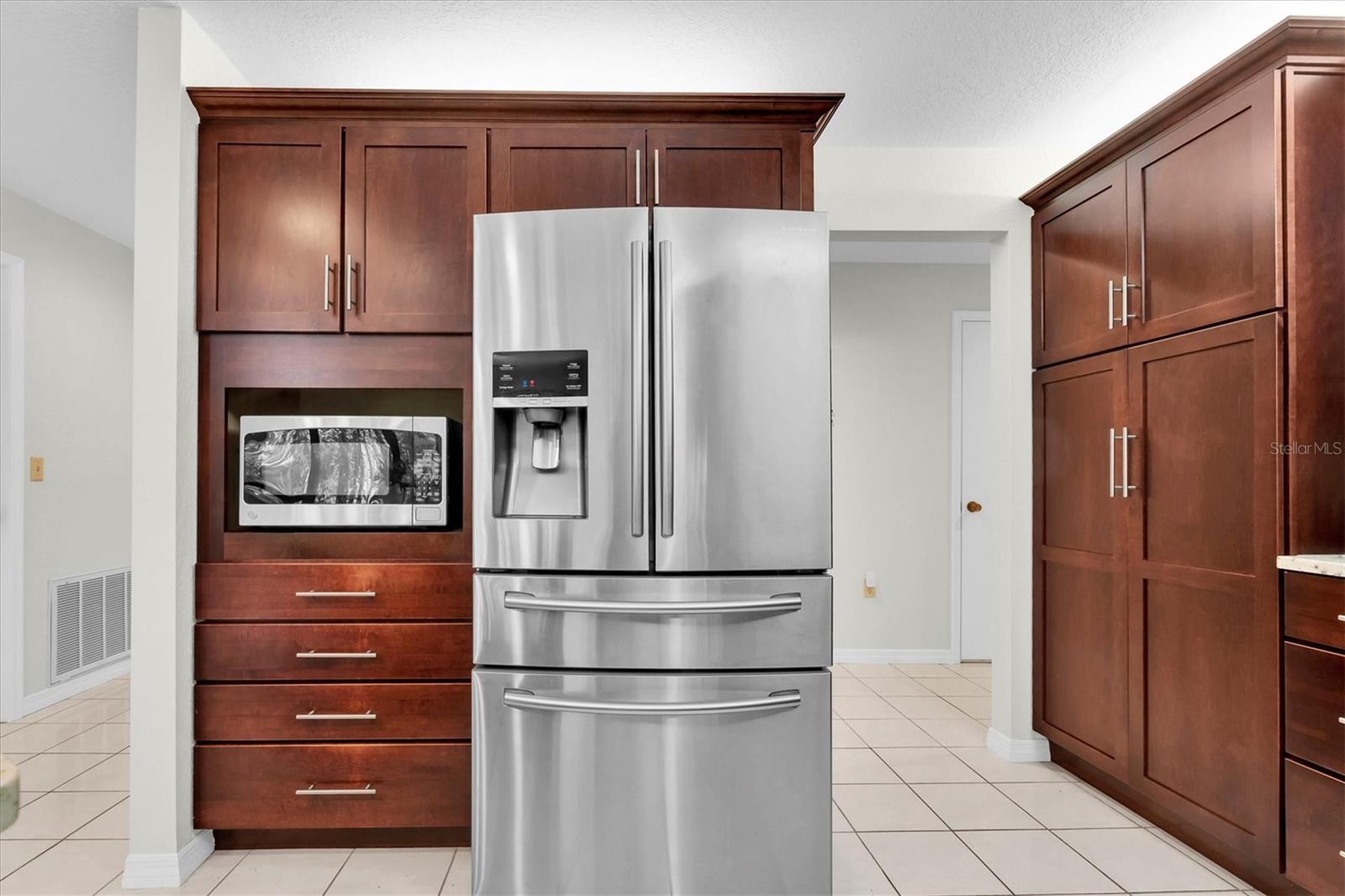 Listing photo id 6 for 6454 Summerfield Loop