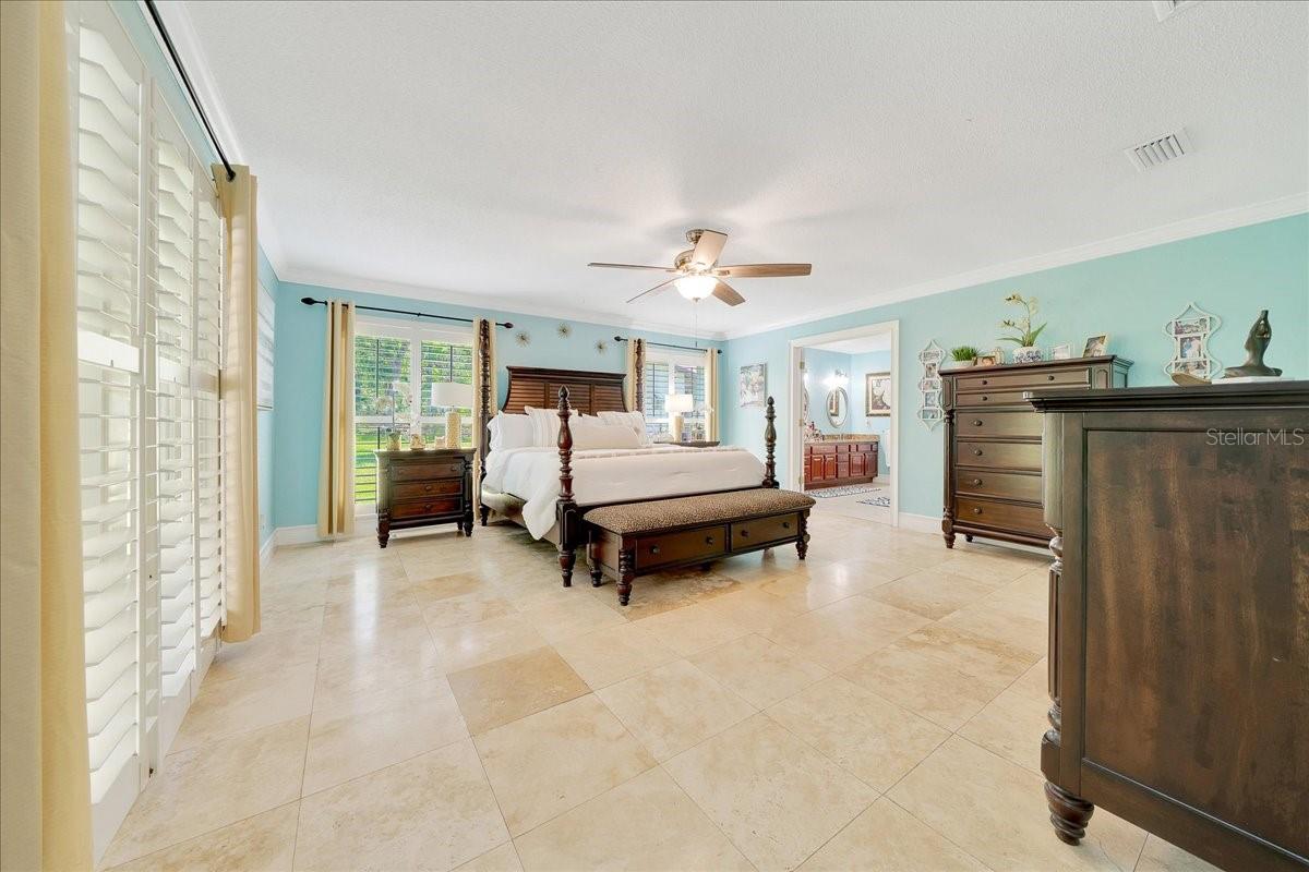 Image 33 of 81 For 21000 Exeter Court