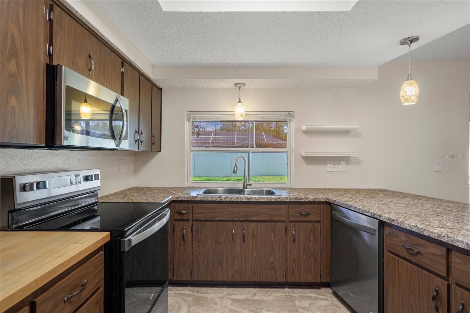 Image 21 of 59 For 7630 Landmark Drive