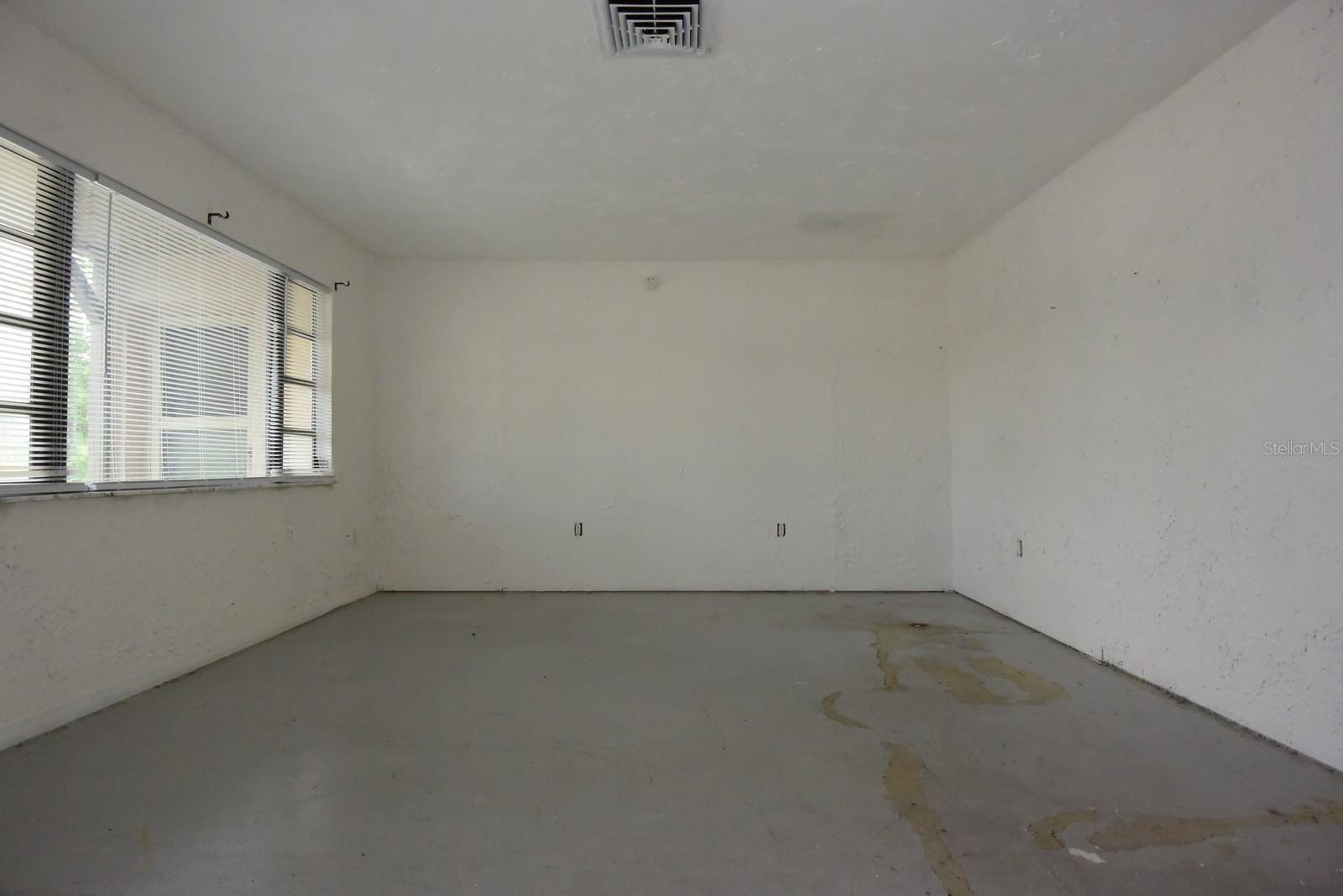 Image 6 of 50 For 8568 Heather Boulevard