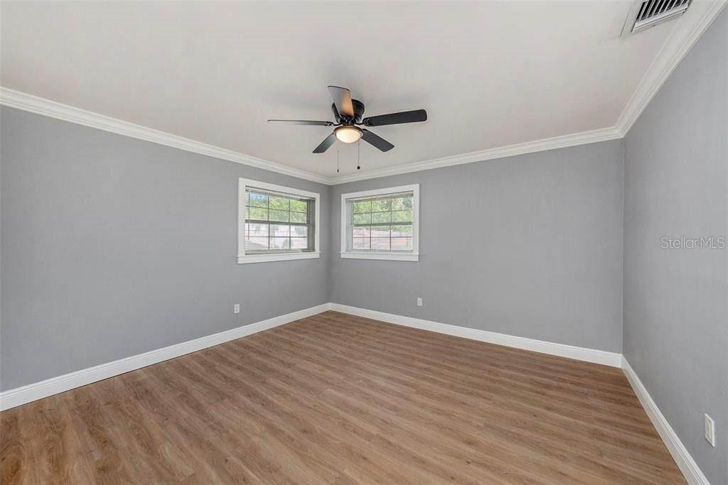 Listing photo id 11 for 6989 300 Th Avenue N