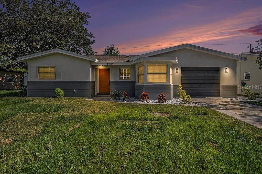 Listing photo id 0 for 6989 300 Th Avenue N