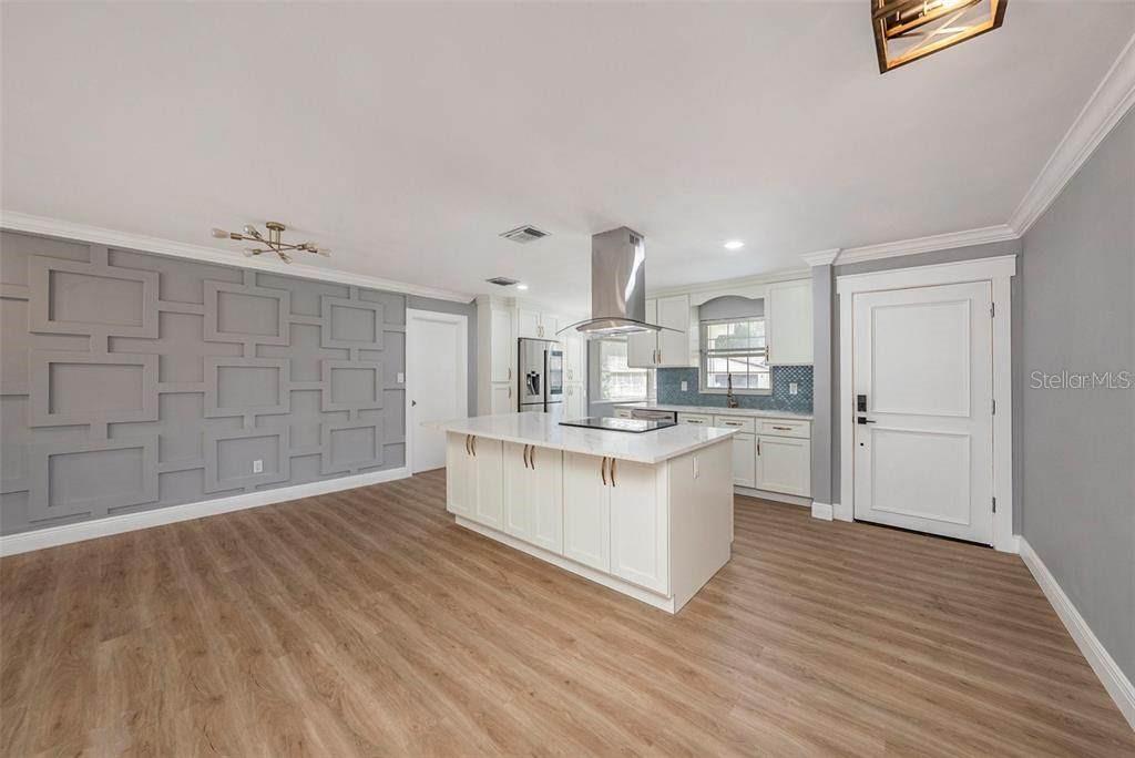 Listing photo id 5 for 6989 300 Th Avenue N