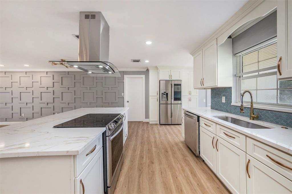 Listing photo id 7 for 6989 300 Th Avenue N