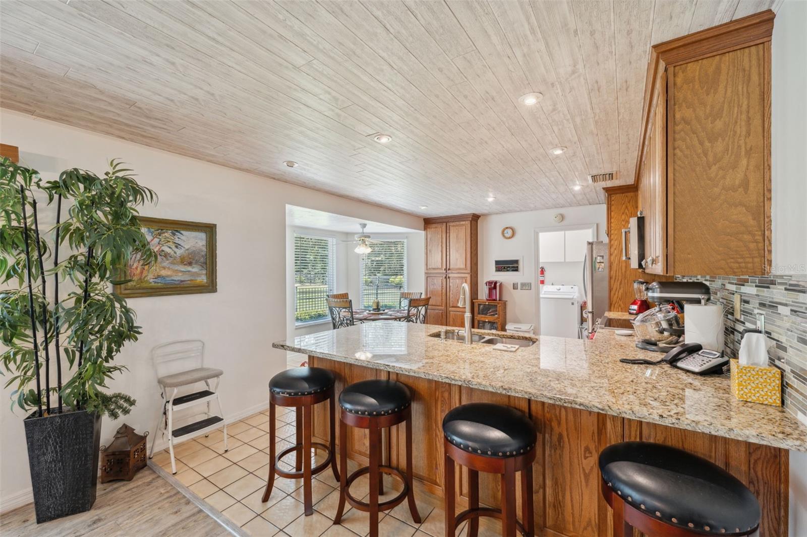 Listing photo id 8 for 1212 Redding Street