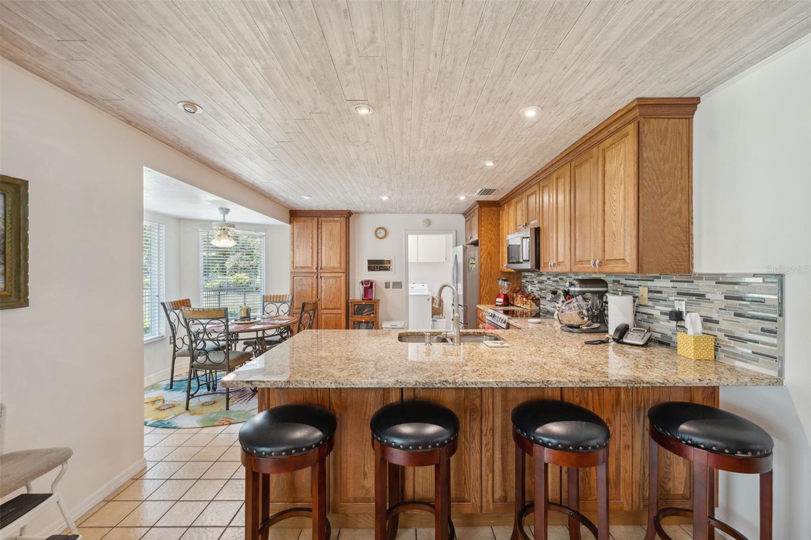 Listing photo id 9 for 1212 Redding Street