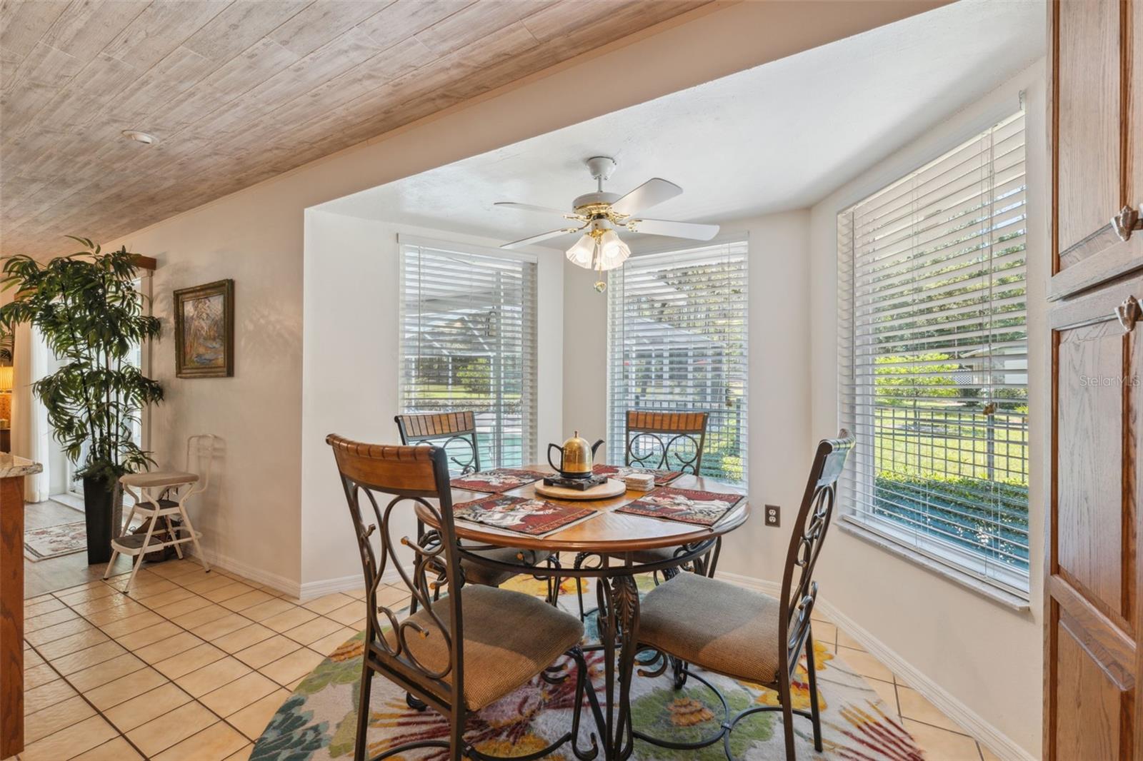 Listing photo id 13 for 1212 Redding Street