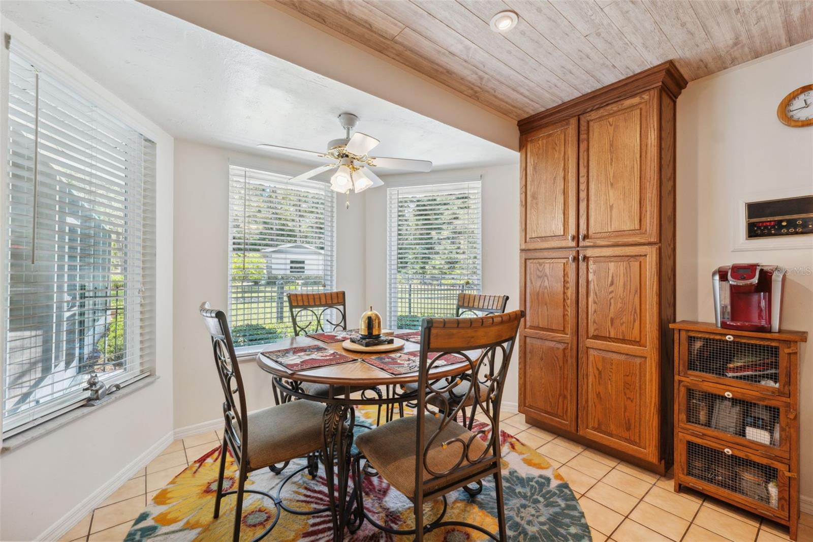 Listing photo id 14 for 1212 Redding Street