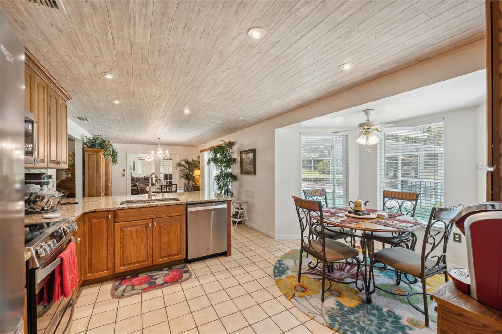 Listing photo id 15 for 1212 Redding Street