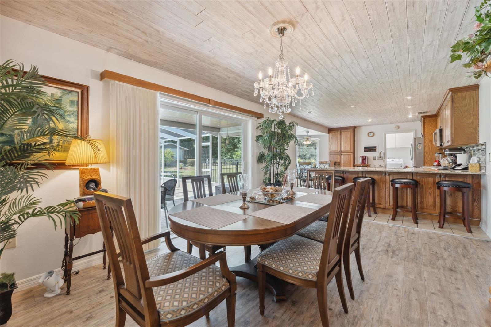 Listing photo id 16 for 1212 Redding Street